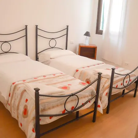 Apartment Ormesini *