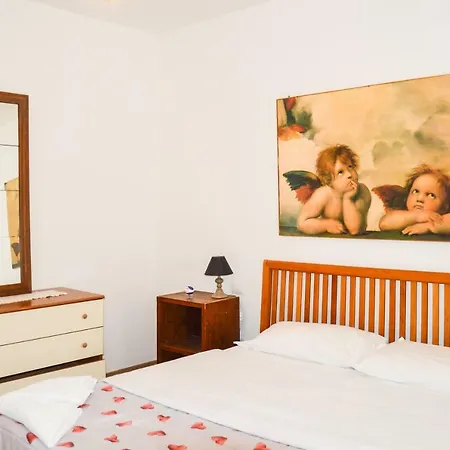 Ormesini Apartment